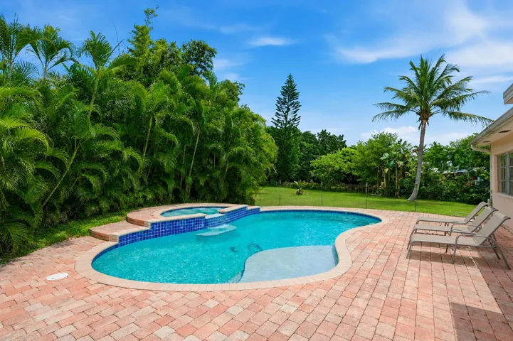 Oversized paver patio with plenty of space to lounge