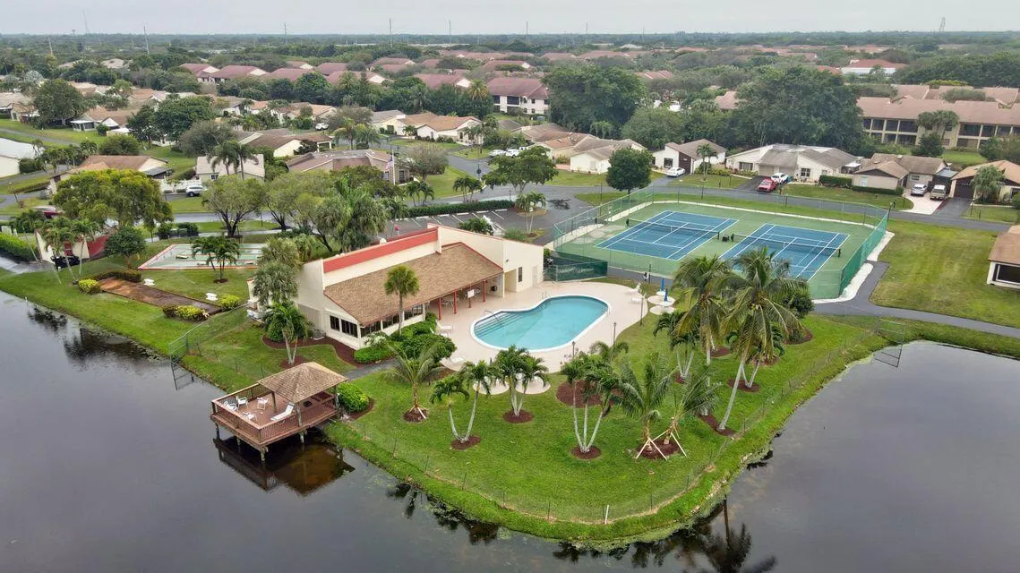 Mirror Lakes community aerial