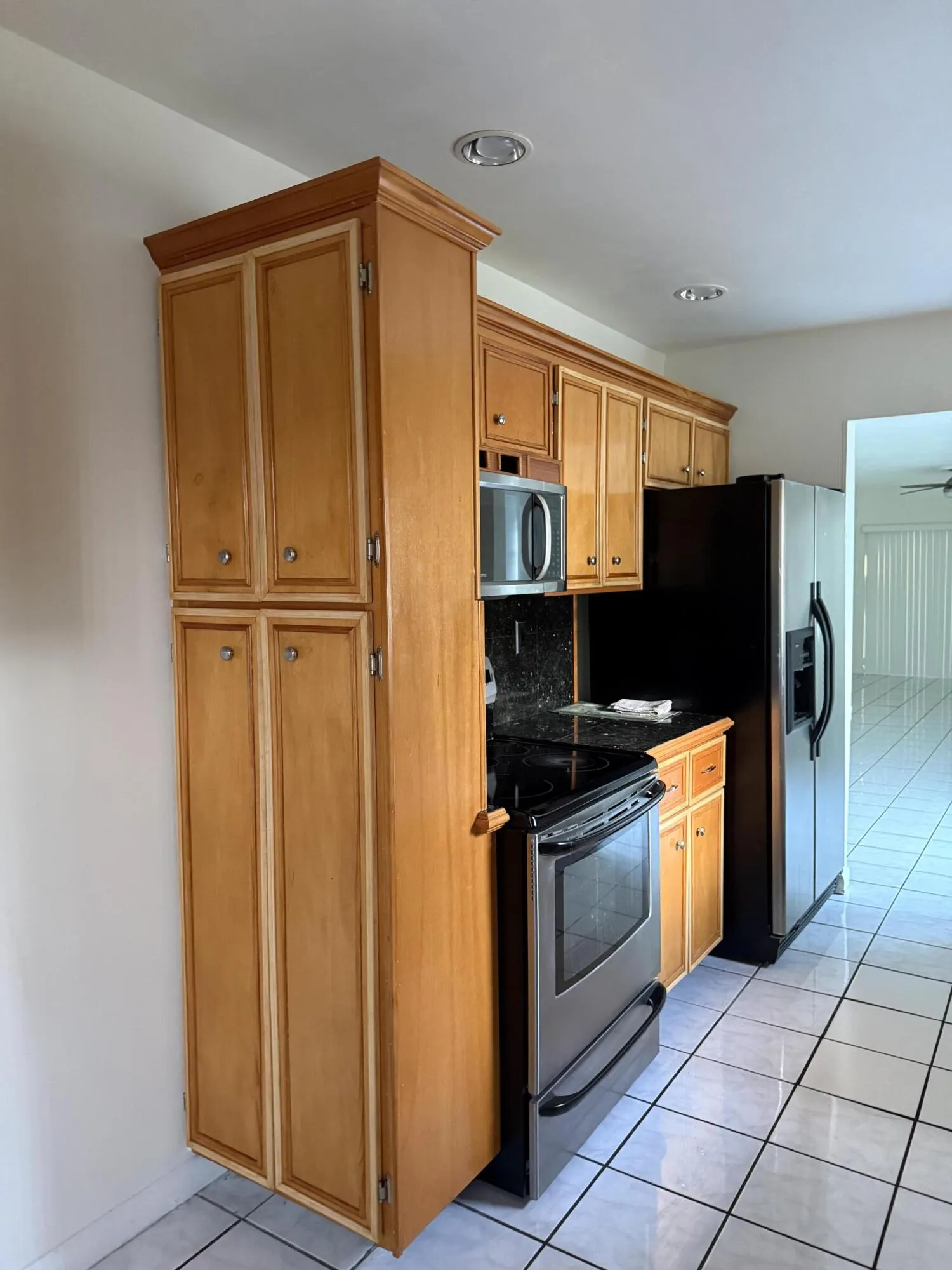Pantry cabinet