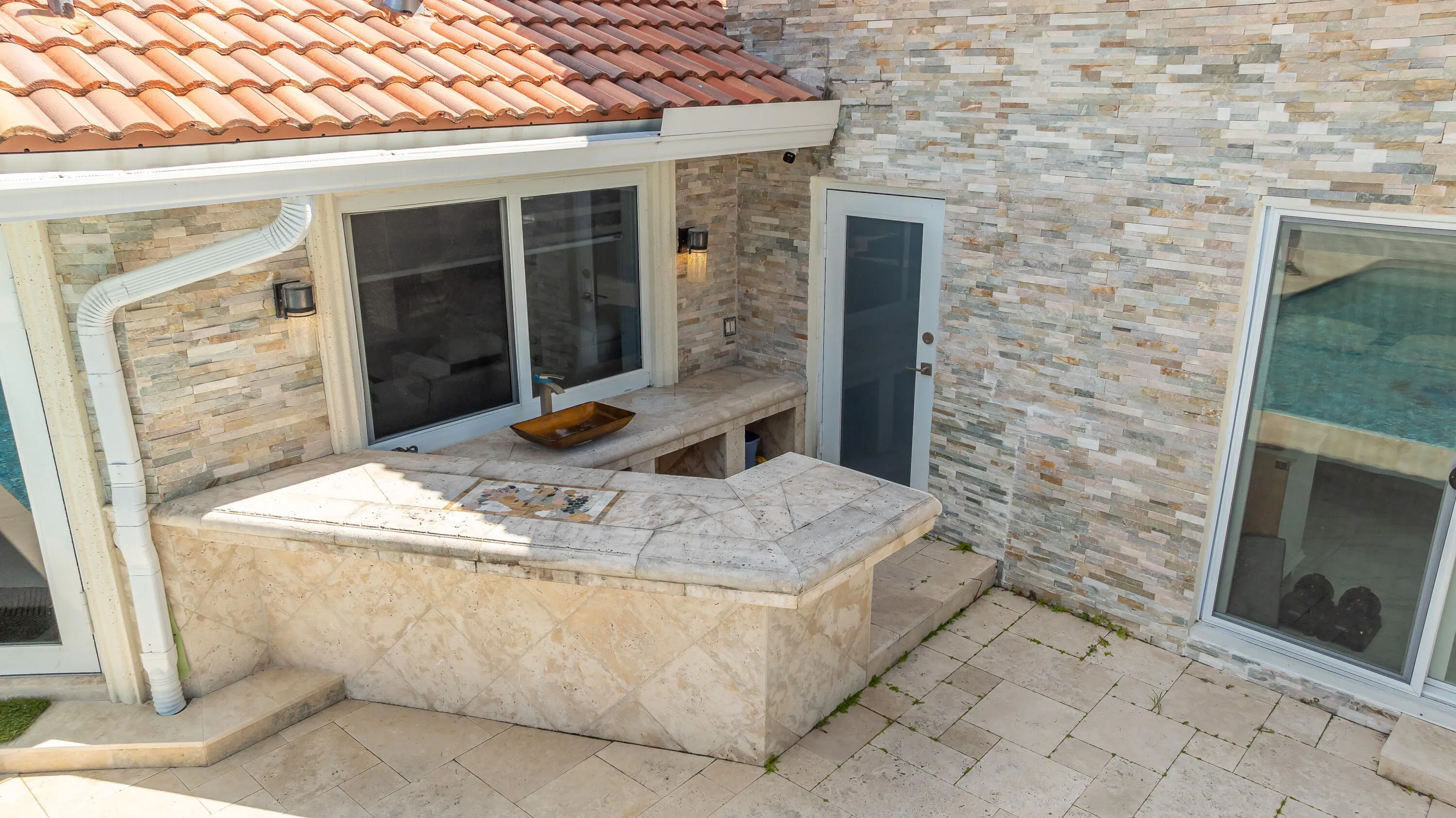 Outdoor bar