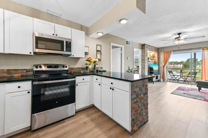 10 Kitchen 03