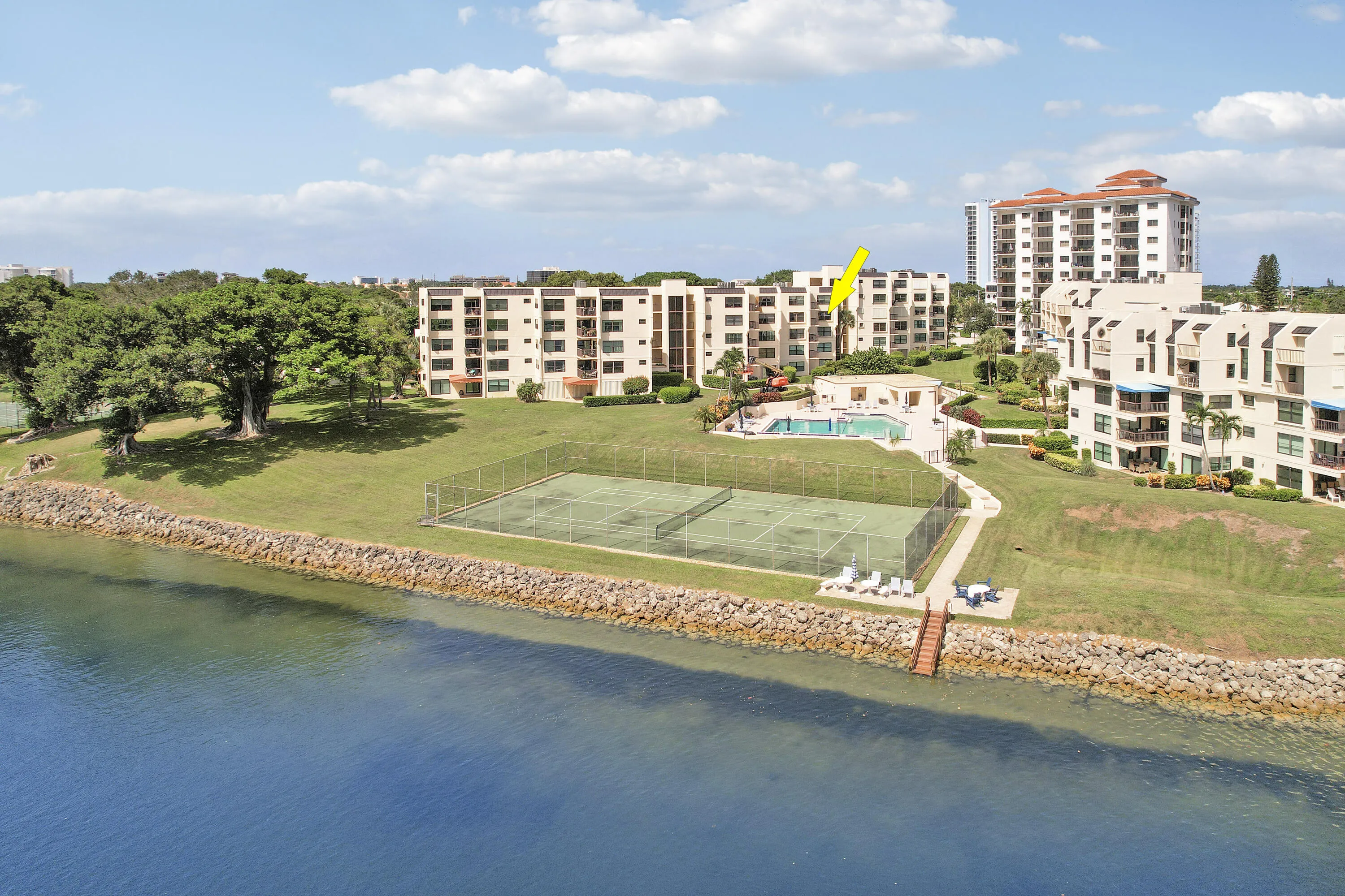372 Golfview Rd 403