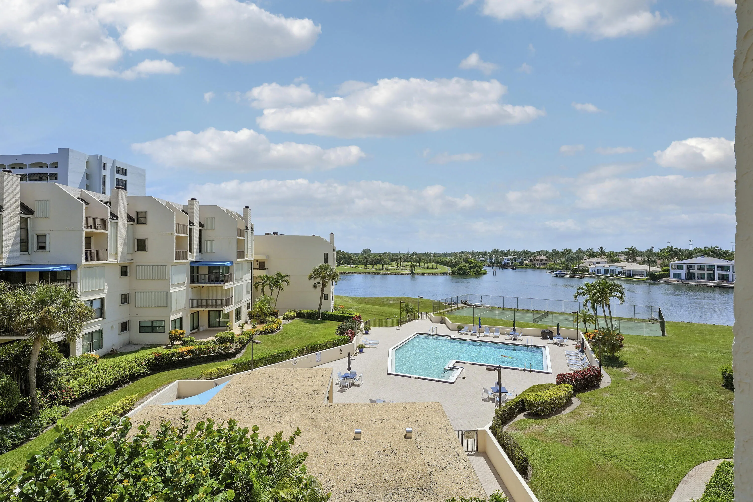 372 Golfview Rd 403