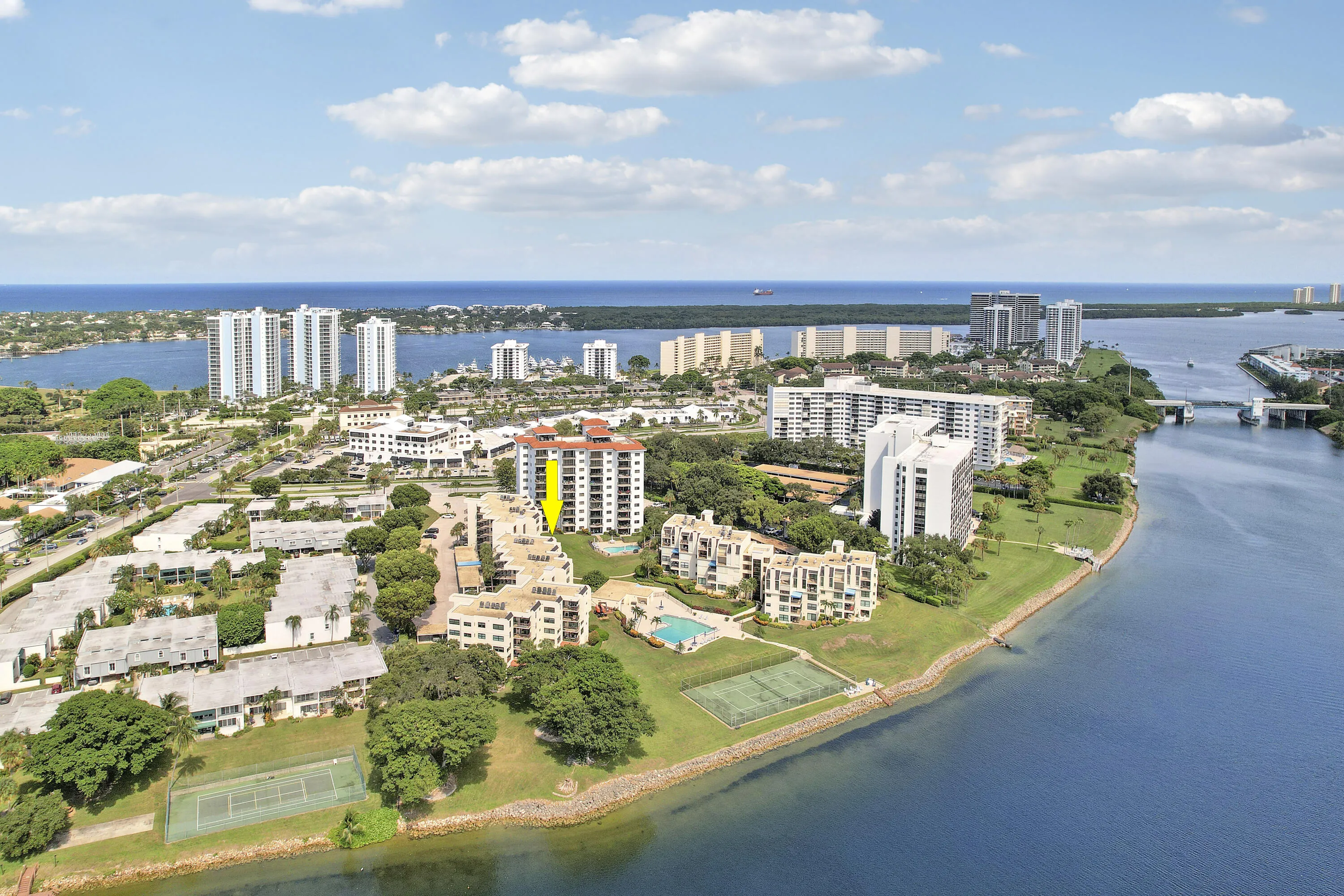 372 Golfview Rd 403