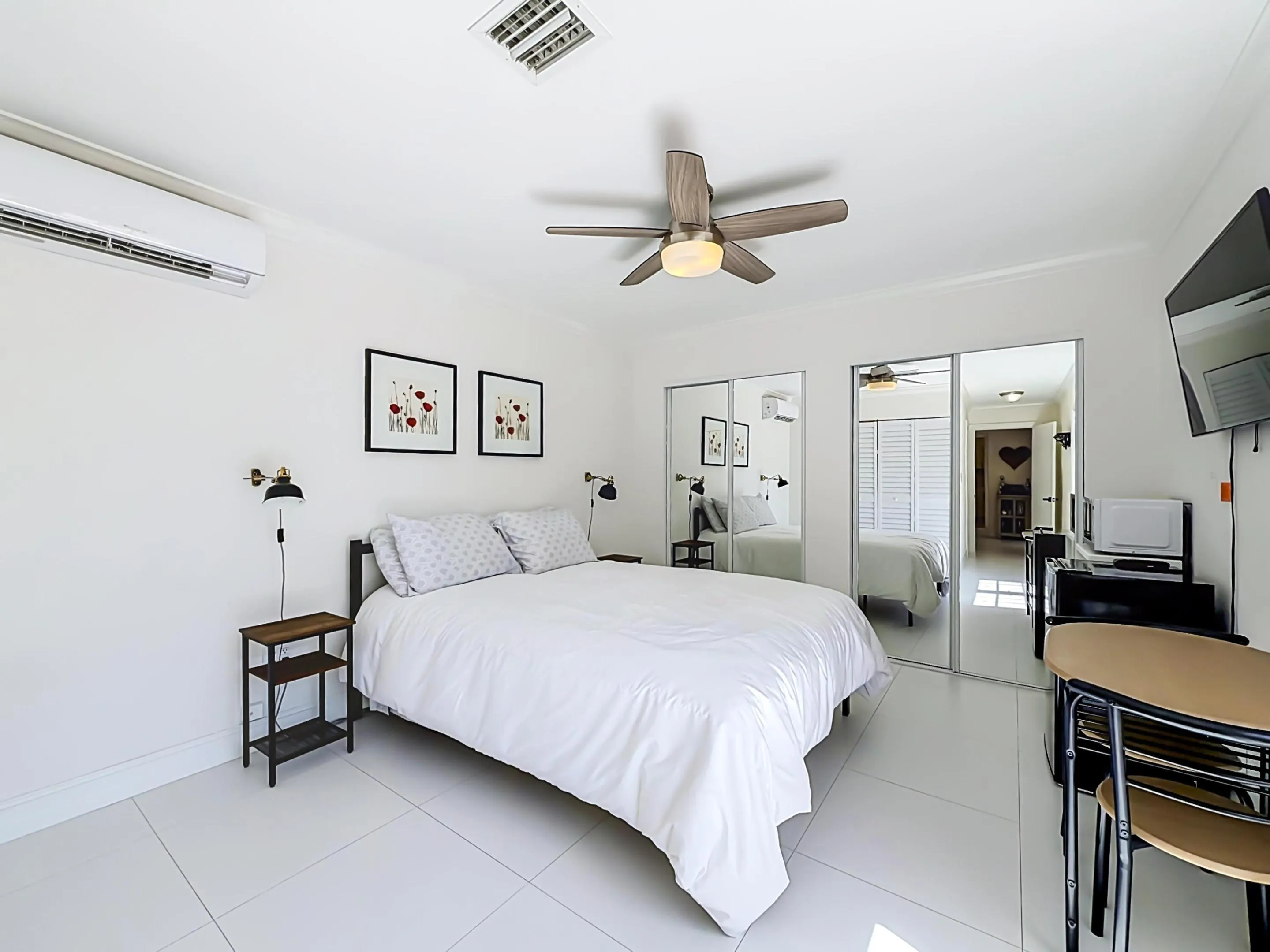 Bedroom 3 with En-Suite Bathroom and separate entrance.