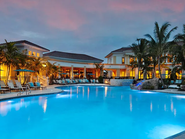 PoolatNight1