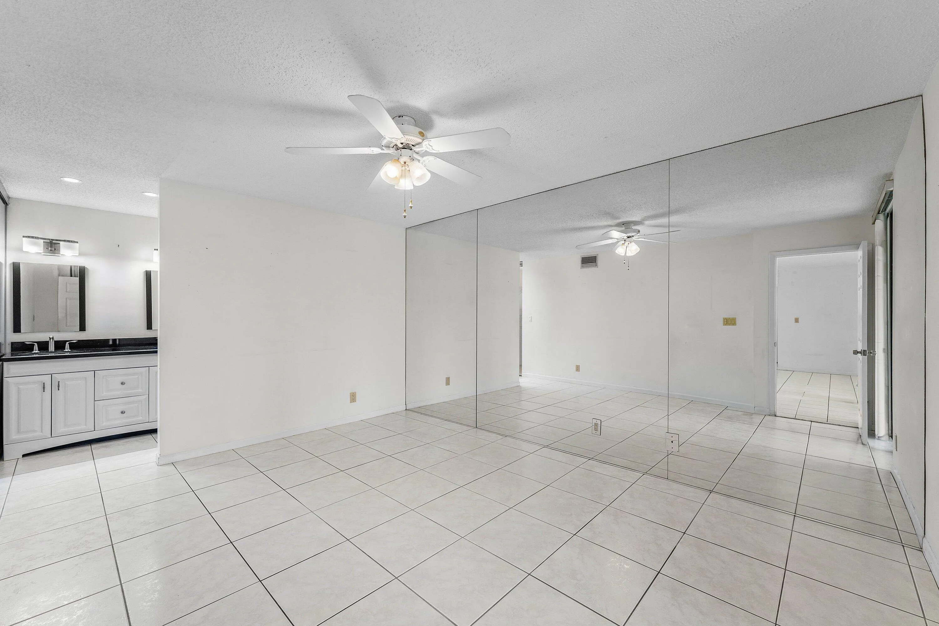 Primary Bedroom/Bath