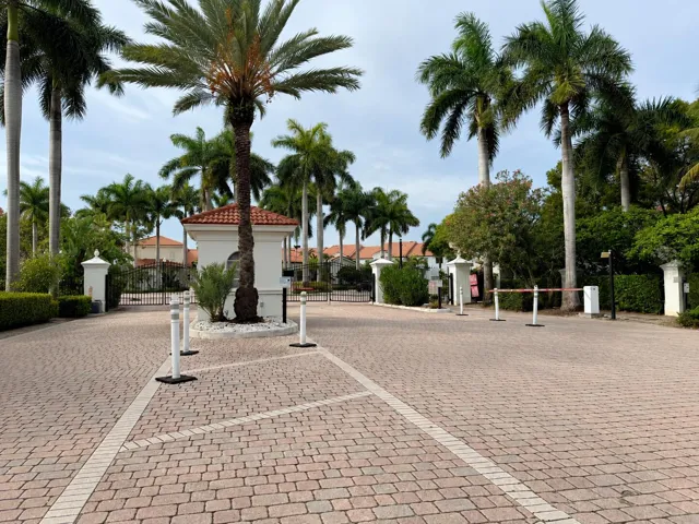 Gate