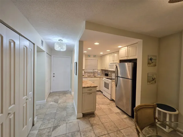 Open Kitchen-Entry