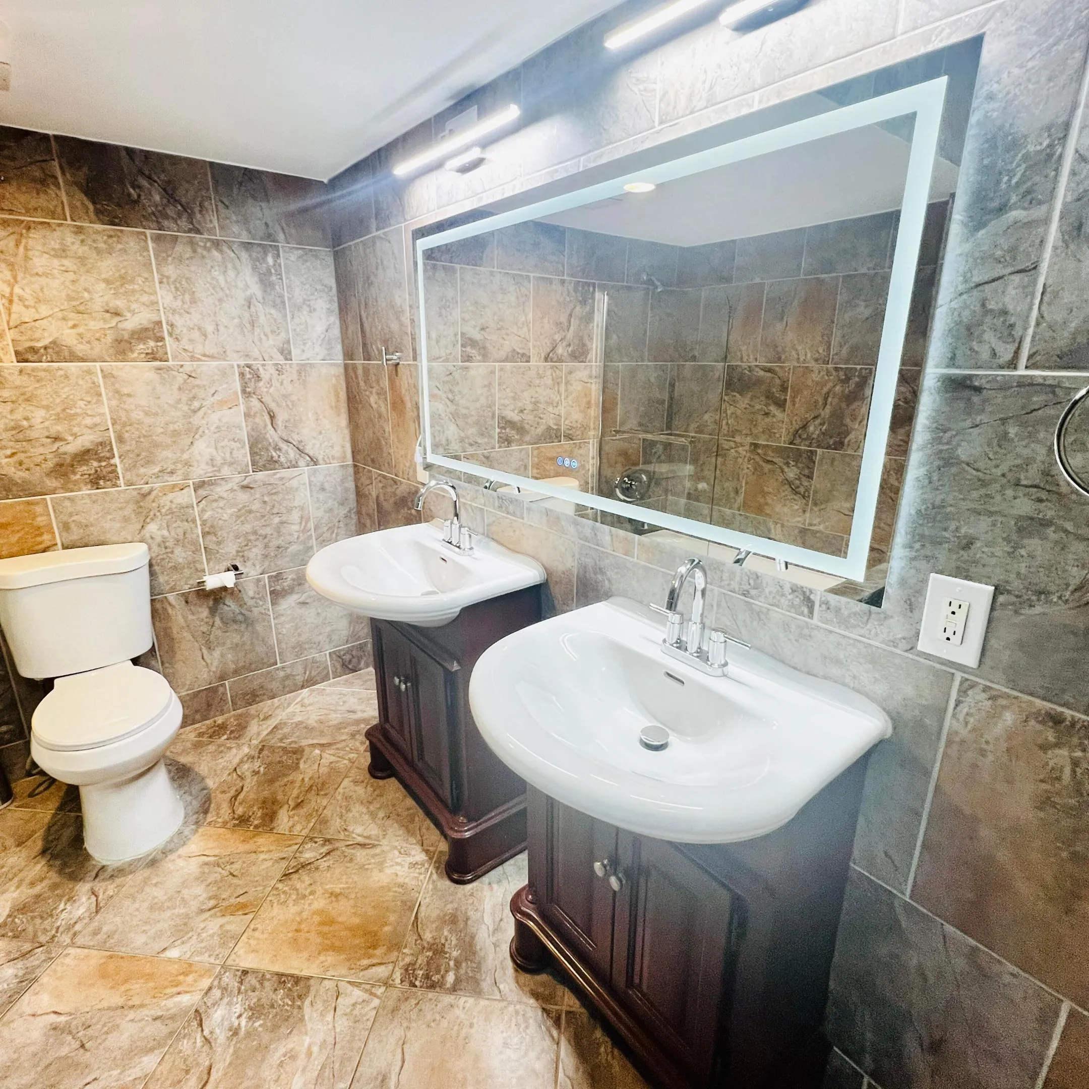 Master Bath with Tub-Shower