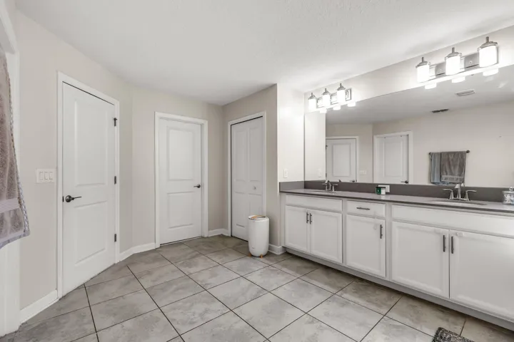 40-web-or-mls-12175ImaginaryWay-38