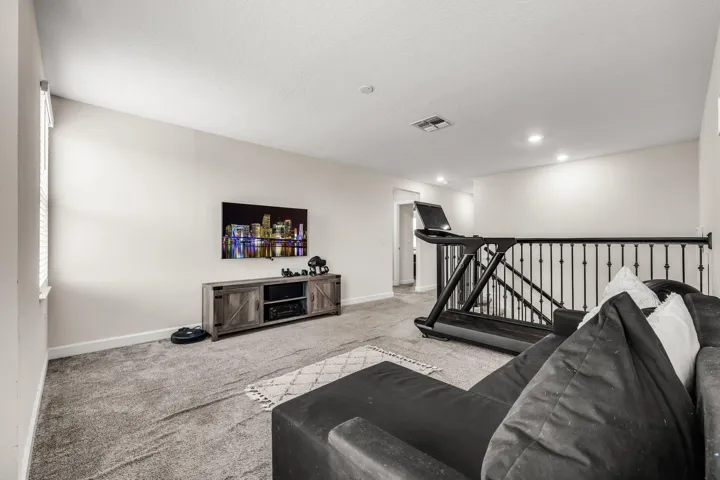 21-web-or-mls-12175ImaginaryWay-21