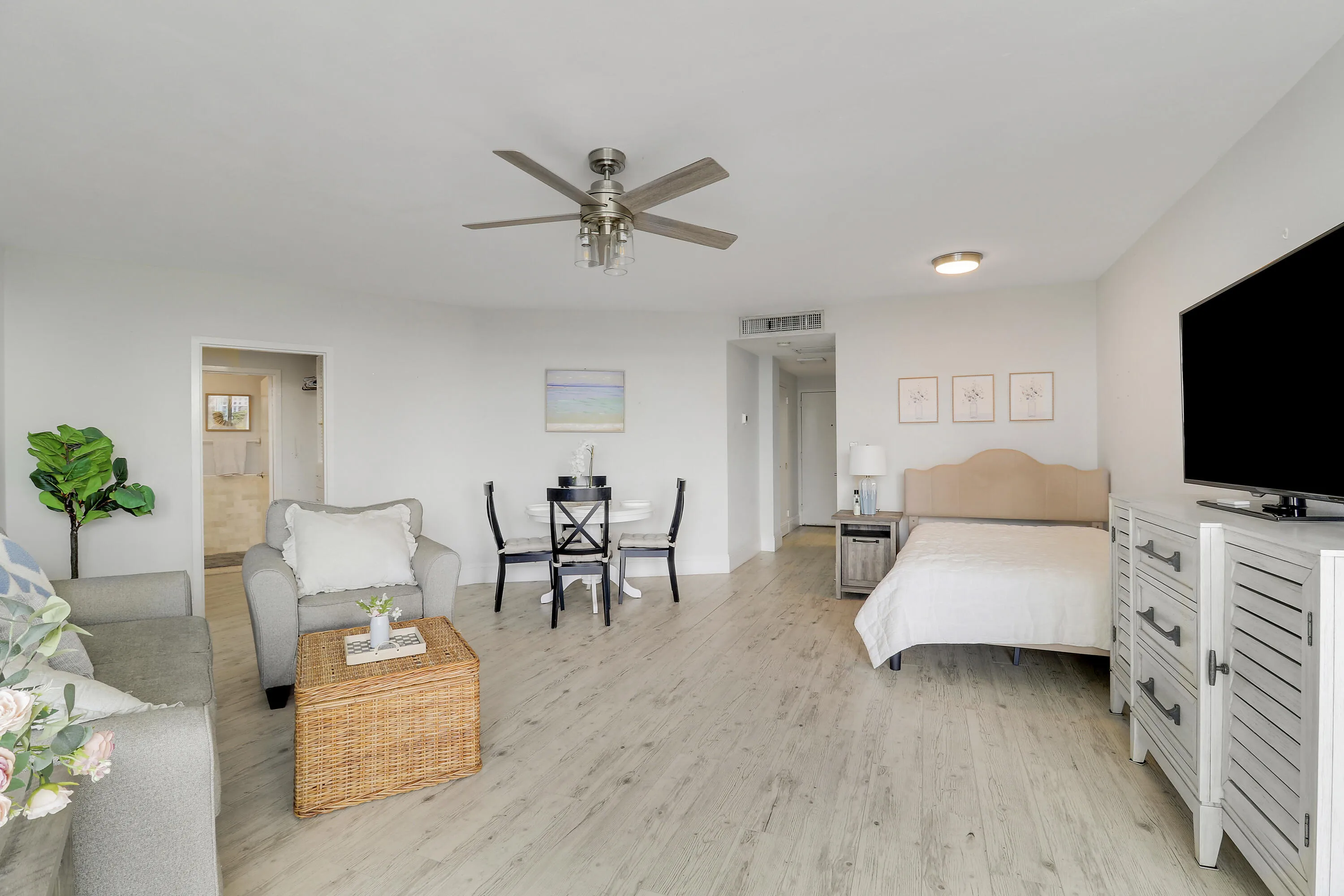STUDIO/Living,Dining, Bed