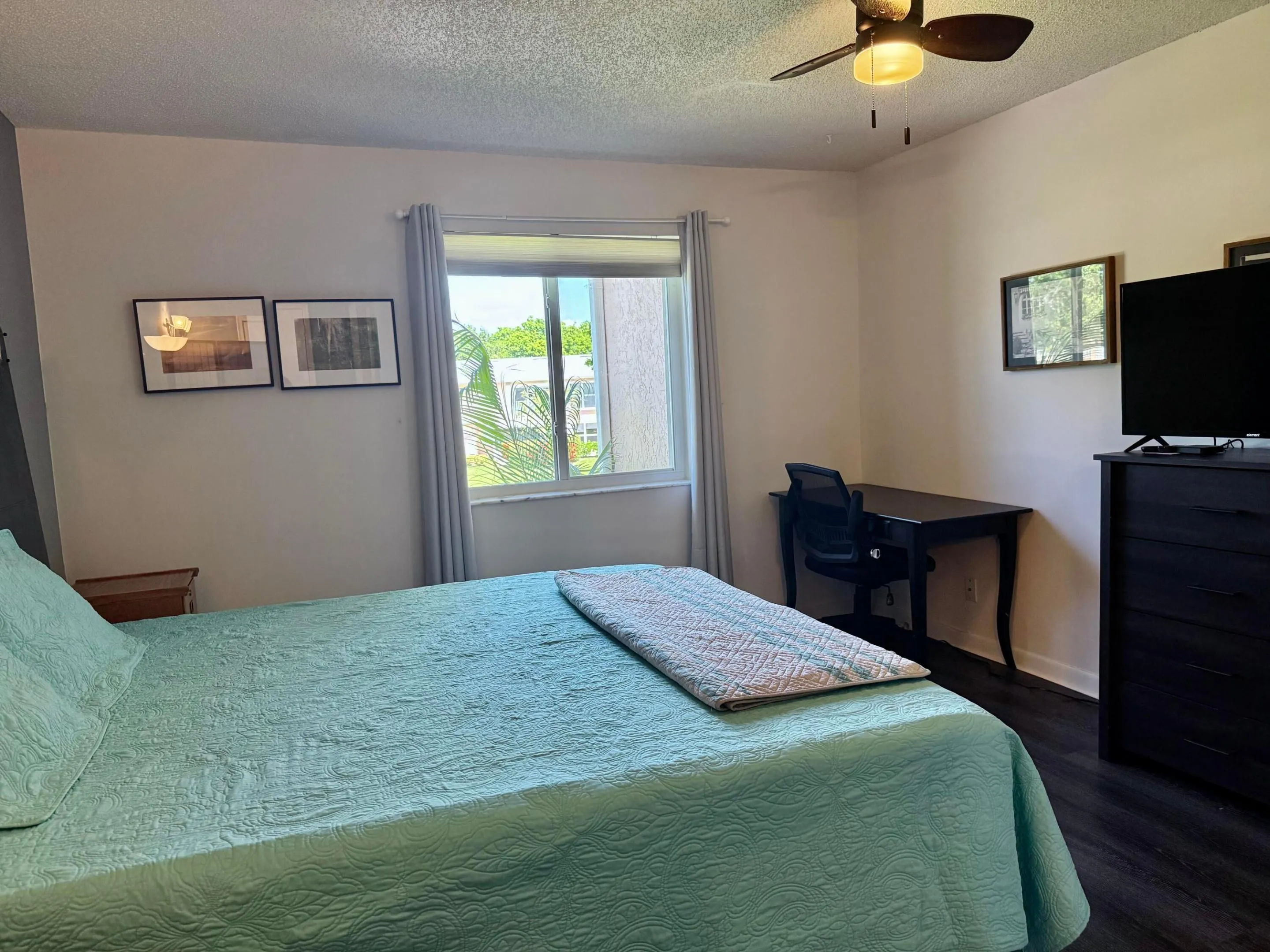 MAIN BEDROOM