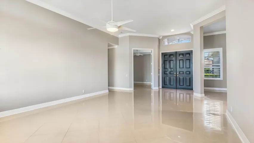 Living Room/Foyer