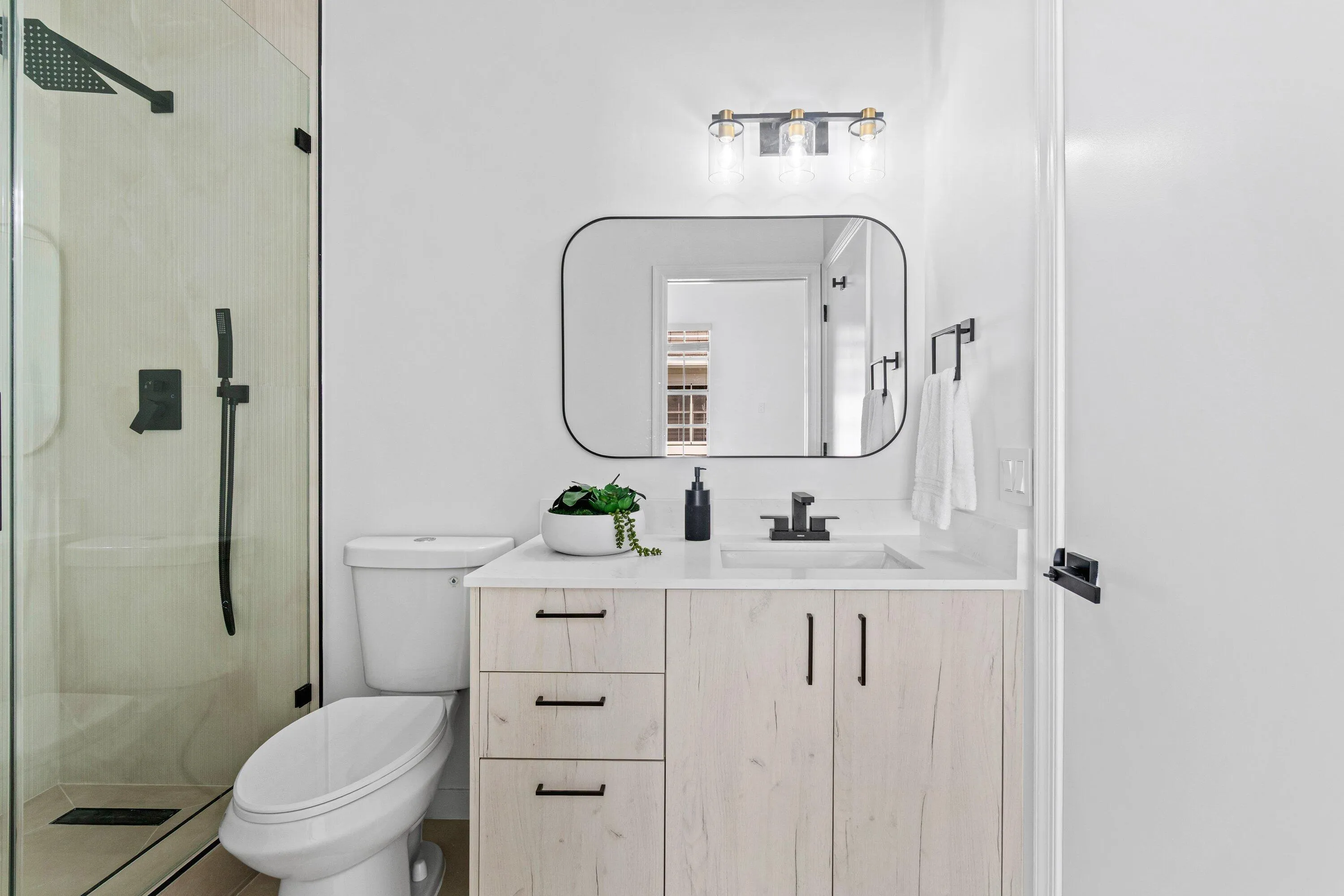 2nd Bathroom