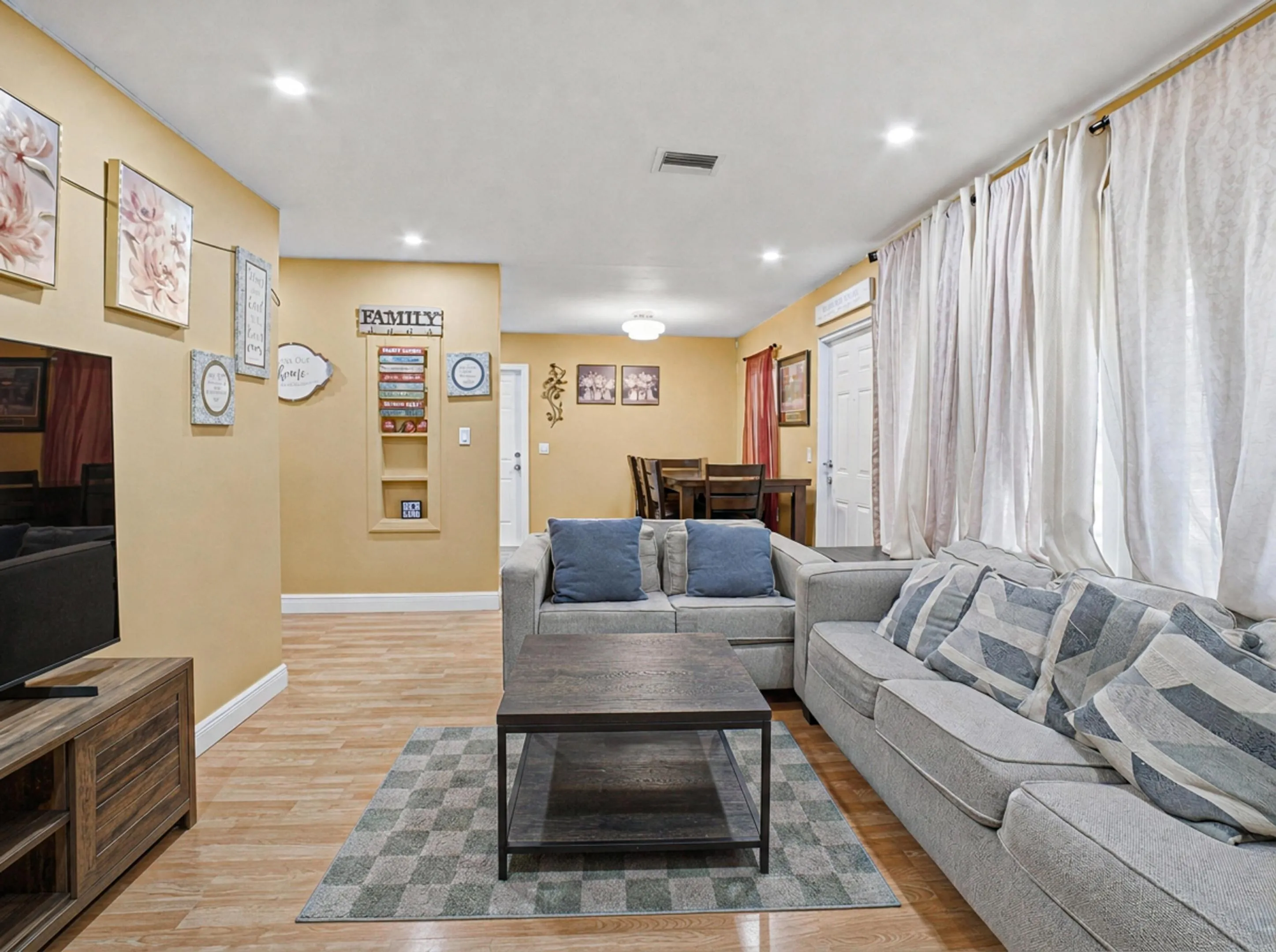 Livingroom-B