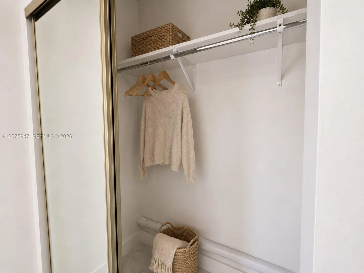 Same closet for Both Bedrooms