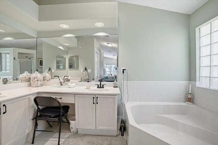 41-Bedroom1-Bathroom