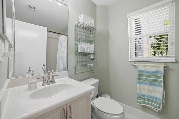 Bathroom (5)