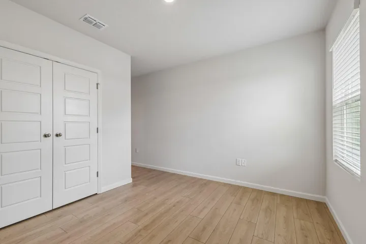21-web-or-mls-SE Bowie St-S0209-021