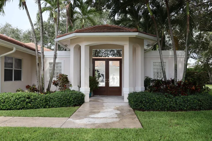 Front Entrance - to Courtyard