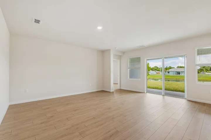 7-web-or-mls-SE Bowie St-S0209-007