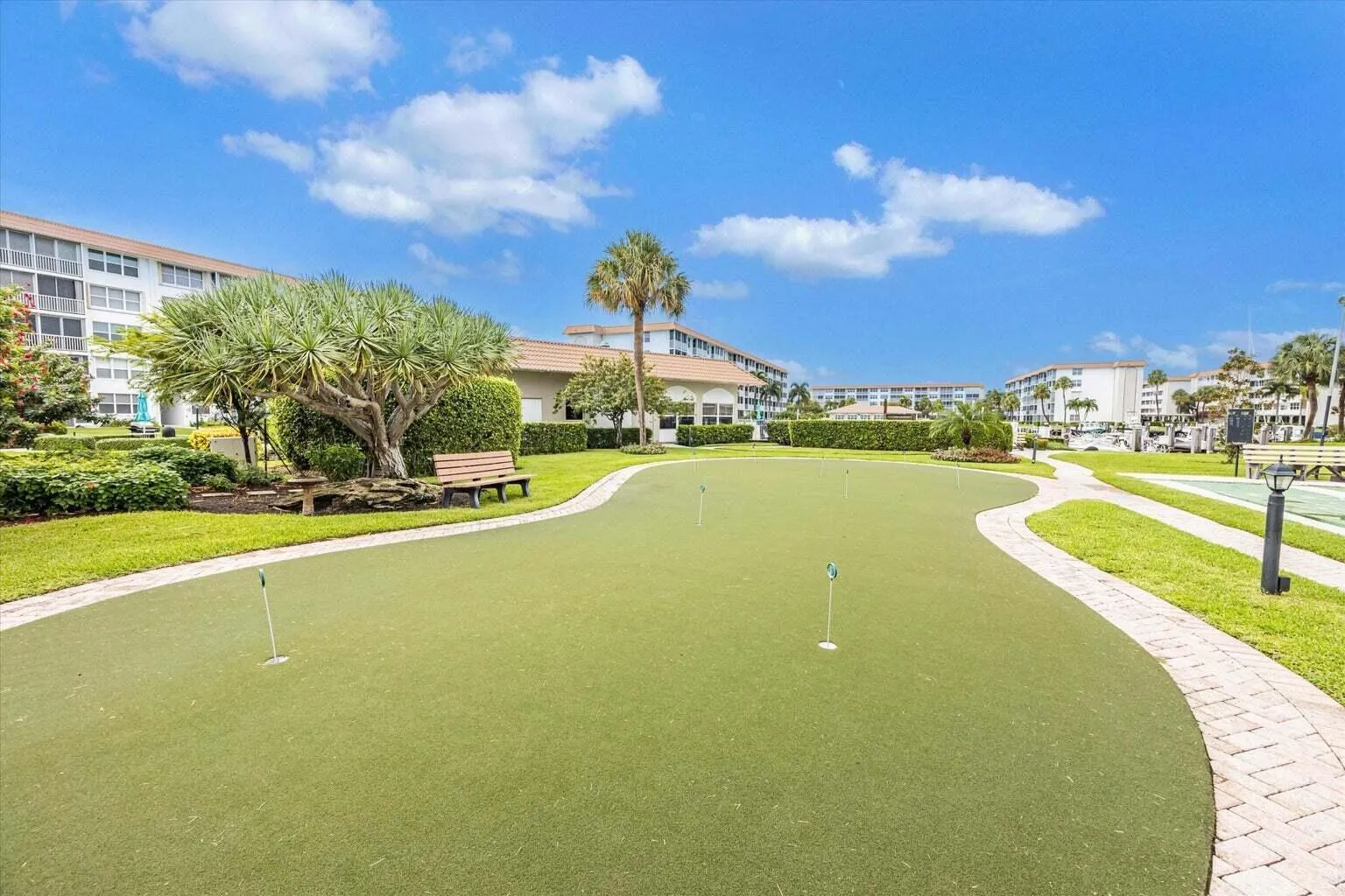 PUTTING GREEN