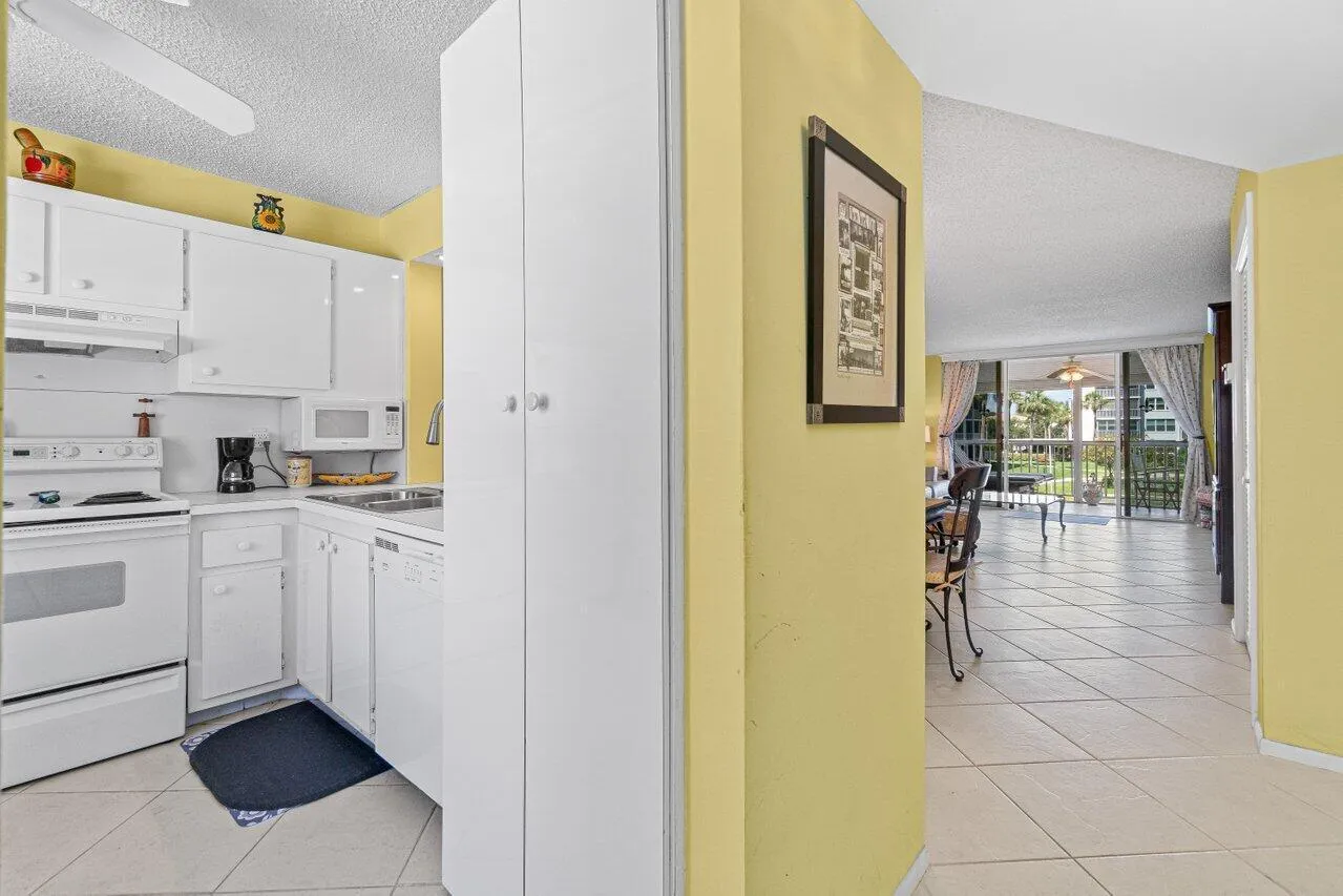 FOYER-KITCHEN-DINING