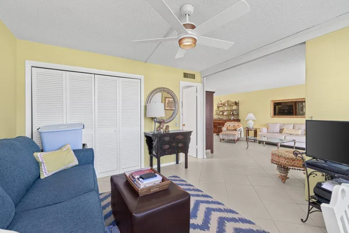 CONVERTIBLE BEDROOM