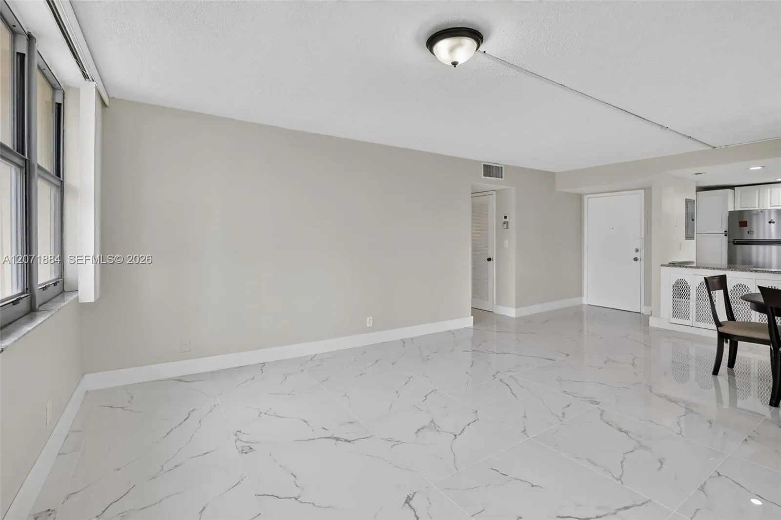 LIVING ROOM AREA