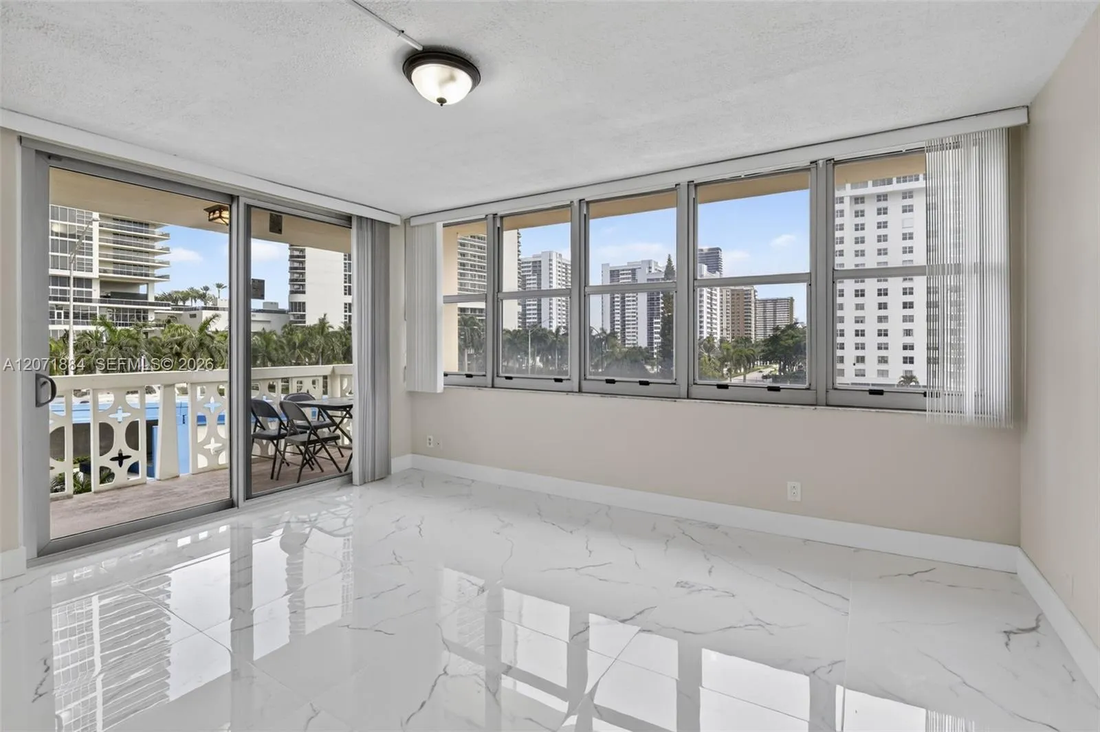 LIVING ROOM AREA