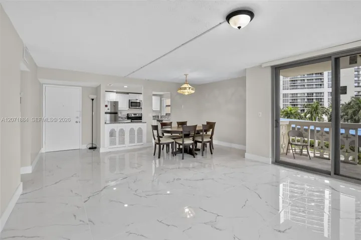 DINING ROOM /LIVING ROOM AREA