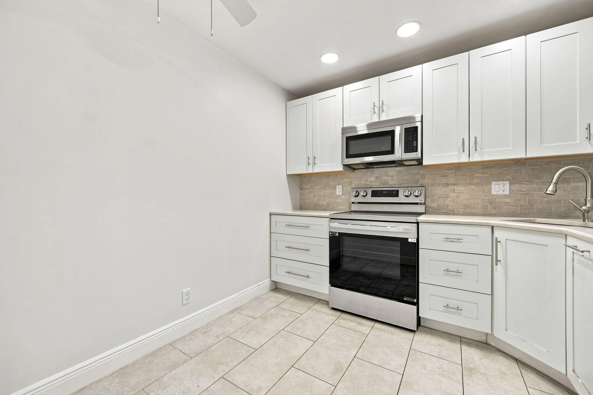 9-web-or-mls-2662-carambola-cir-n
