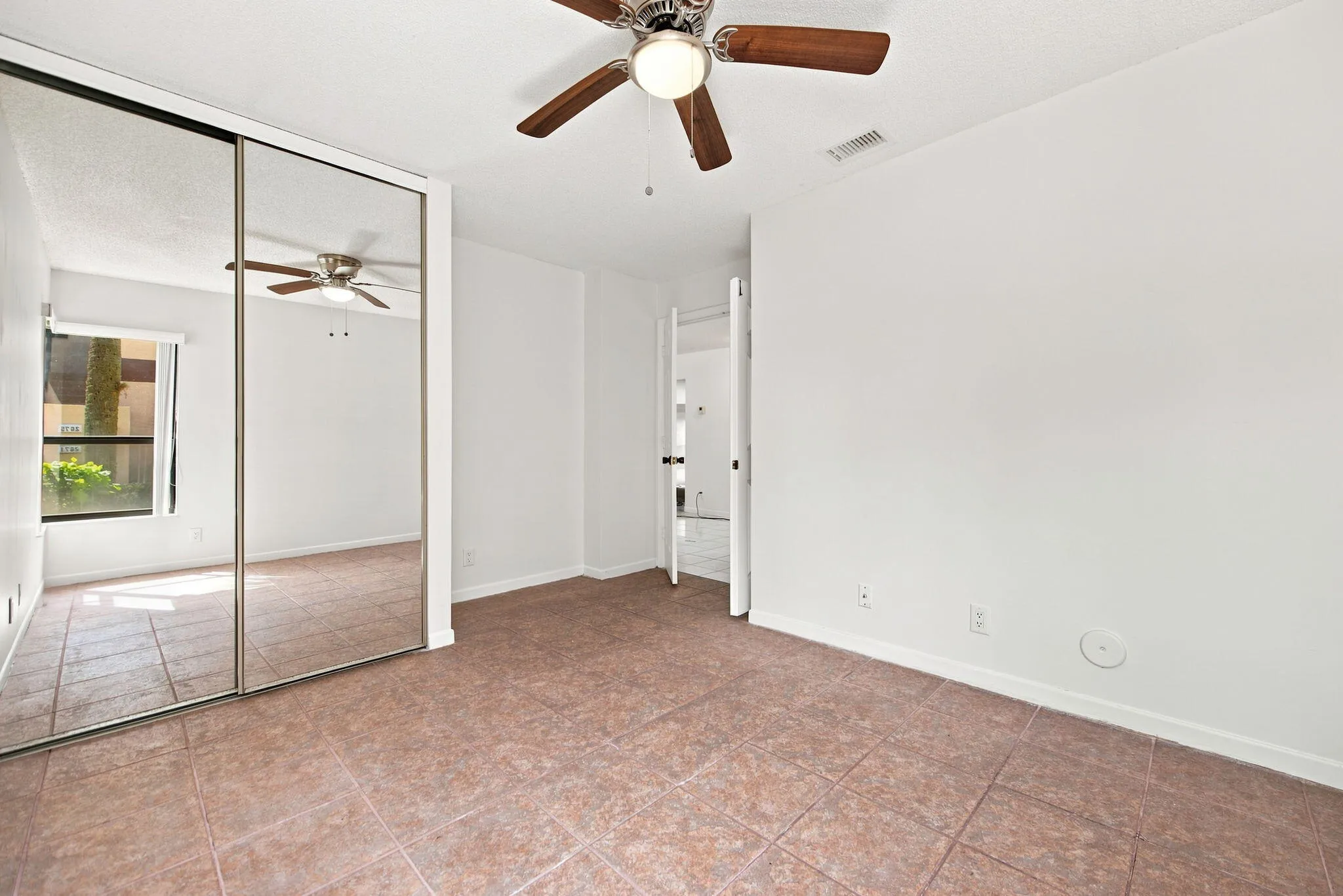 22-web-or-mls-2662-carambola-cir-n