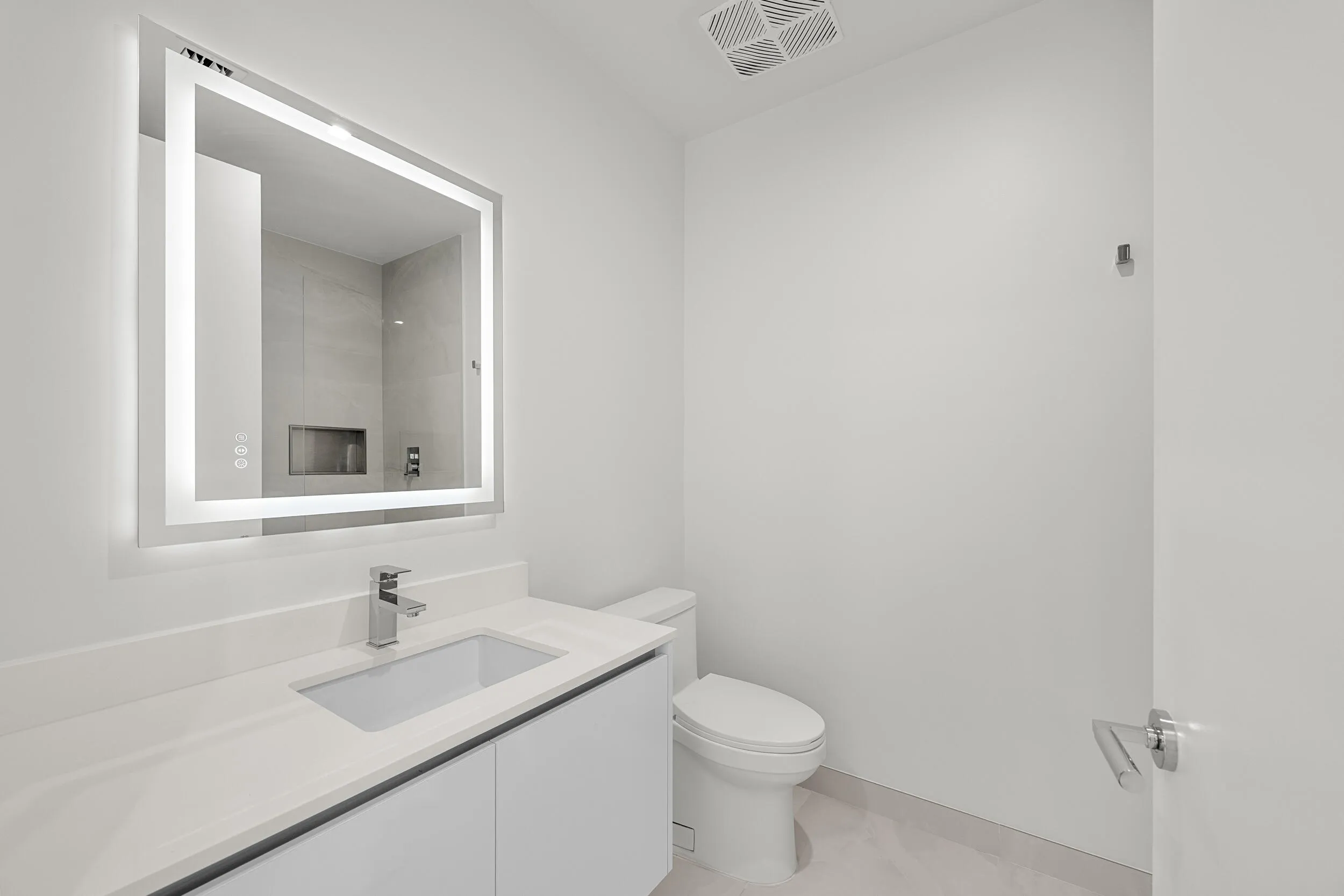 Full hall bath