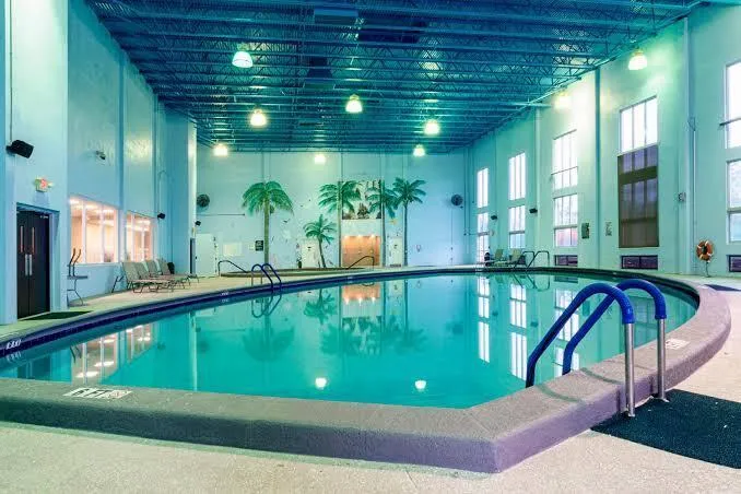 inside pool kp clunhouse images