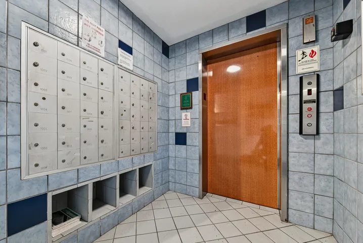 Lobby Elevator & Mailboxes