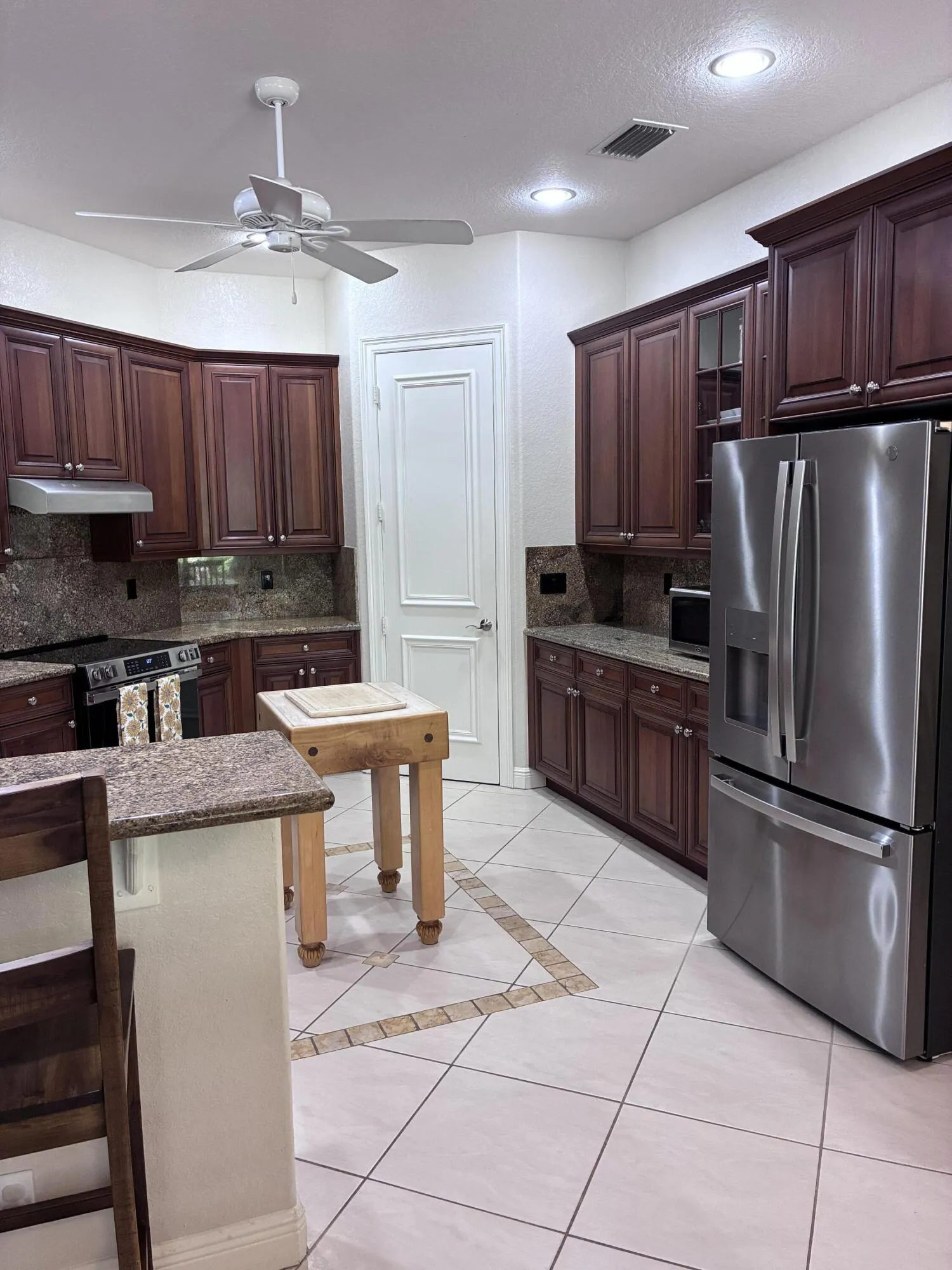 Kitchen has pocket lights