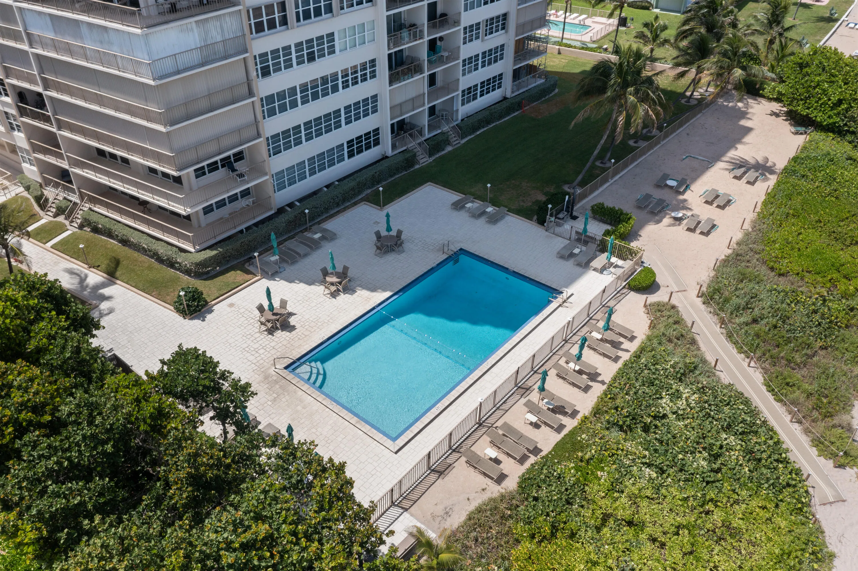 POOL RIGHT ON OCEAN