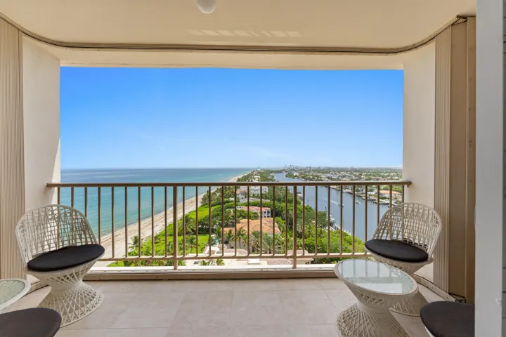 LIVING ROOM /BALCONY