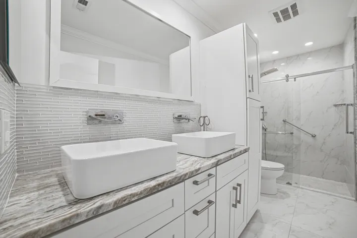 Bedroom1-Bathroom
