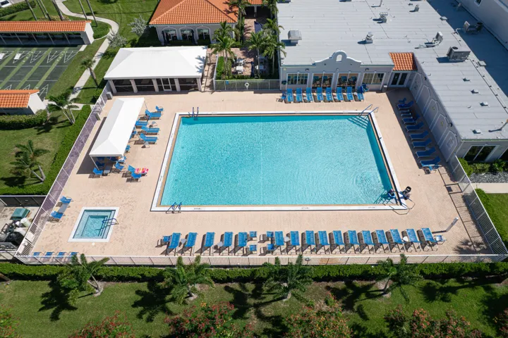Clubhouse-Pool-B
