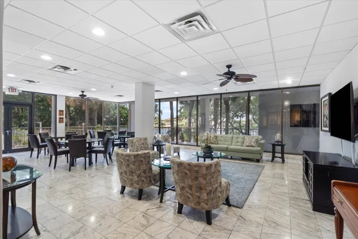 05-1021 Hillsboro Mile Amenities-401