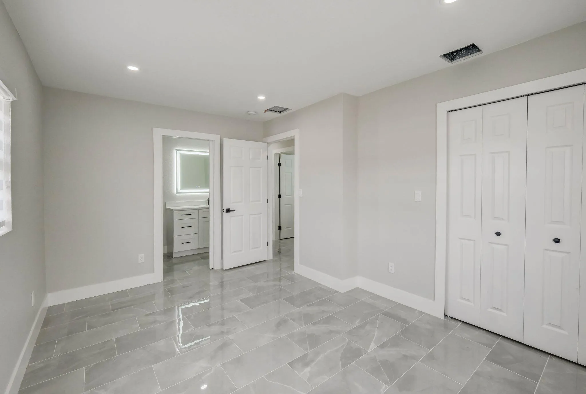 20-web-or-mls-SW 13th Pl-020