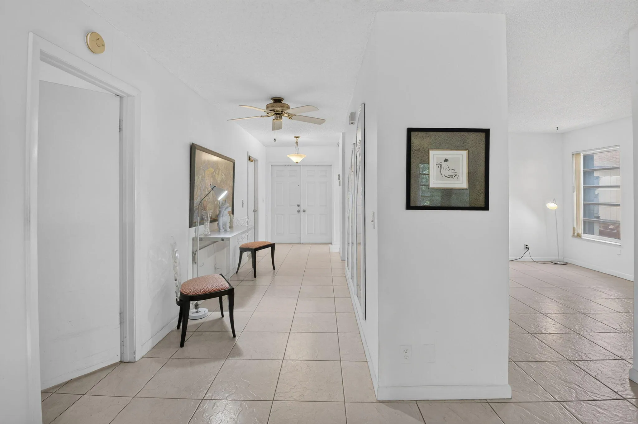 20892 Concord Green Drive E, Foyer
