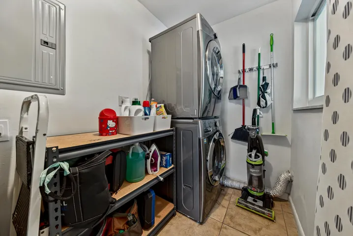 Utility room, full size Washer & Dryer