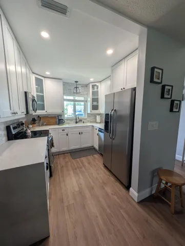 Kitchen - Full view 1 (2)