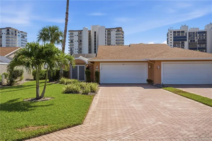 3-bedroom villa in The Sands on Hutchinson Island with 2-car garage
