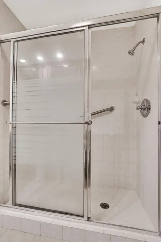 WALK-IN SHOWER